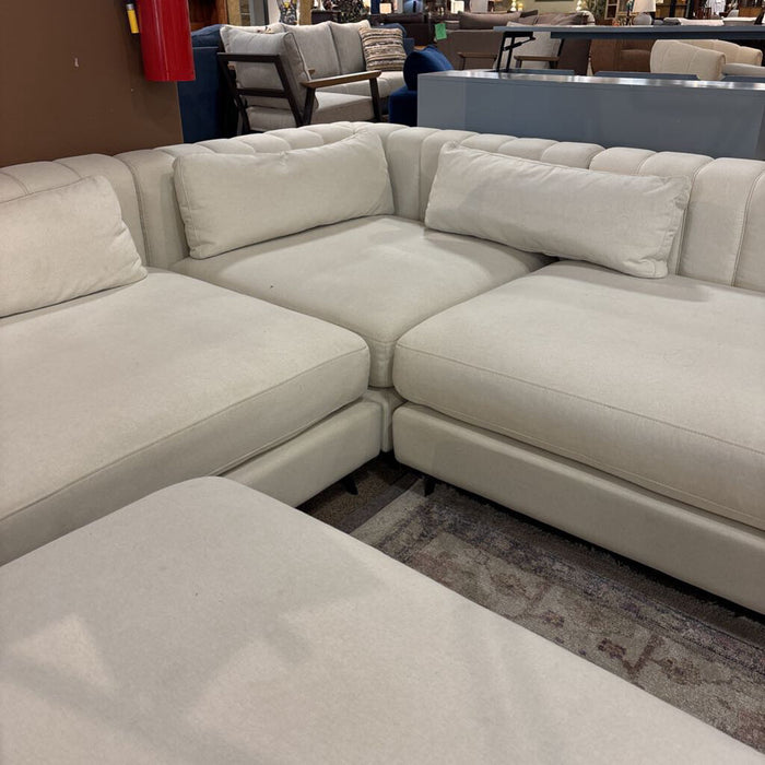 Rove Concepts White Sectional (LKLK)