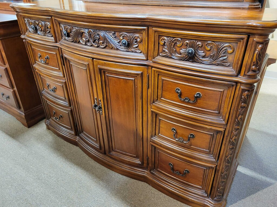 DW Wynwood Dresser w/ Mirror(MAK)
