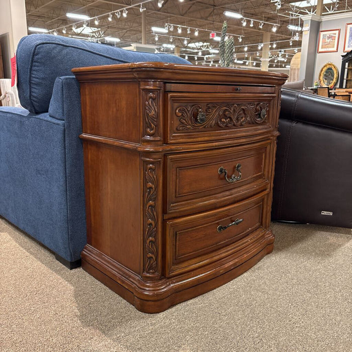 DW Wynwood Nightstand(BAH)