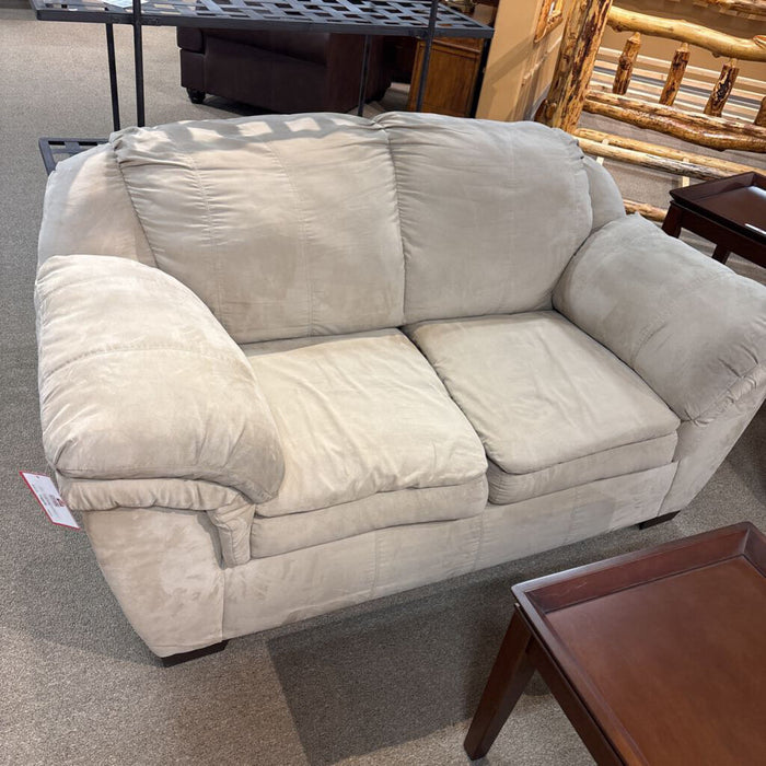 White Fabric Loveseat (LSH)