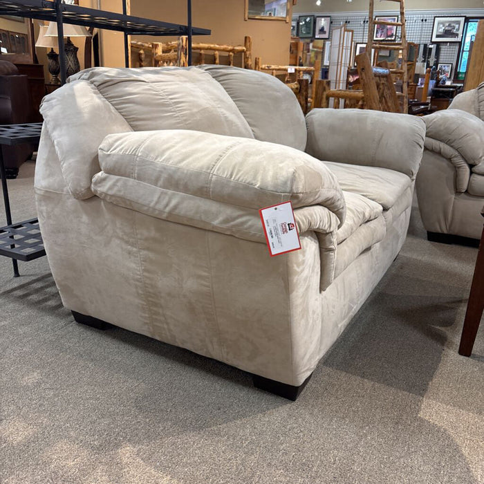 White Fabric Loveseat (LSH)