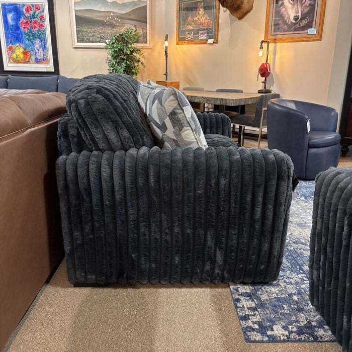 Midnight-Madness Loveseat (IAB)