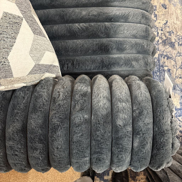 Midnight-Madness Loveseat (IAB)