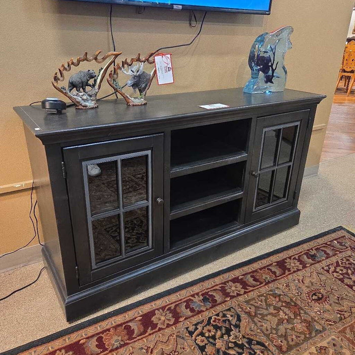 DW 2-Door Media Center/TV Stand(ISK)
