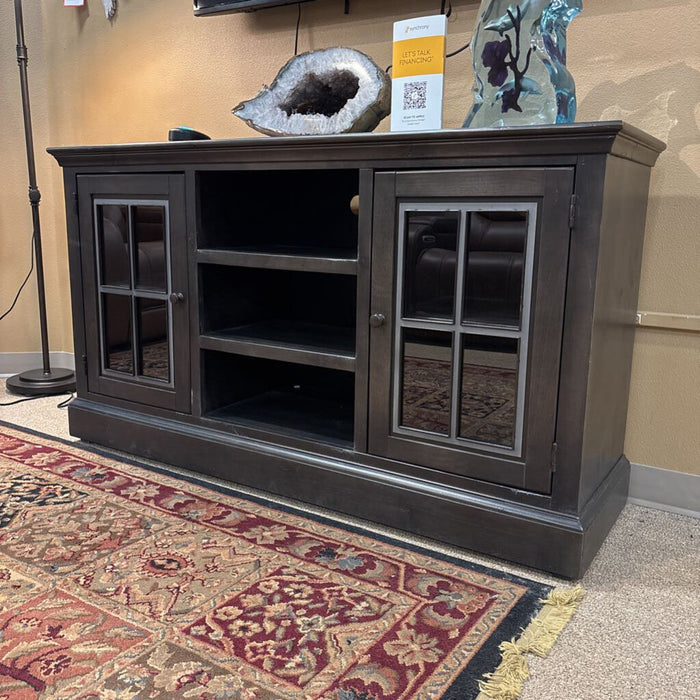 DW 2-Door Media Center/TV Stand(ISK)