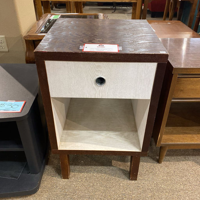 DW Two-Tone 1-Drawer End Table(LH)