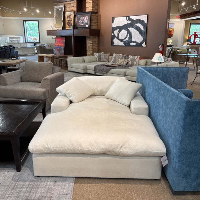 White/Tan Oversized Lounger(KHK)