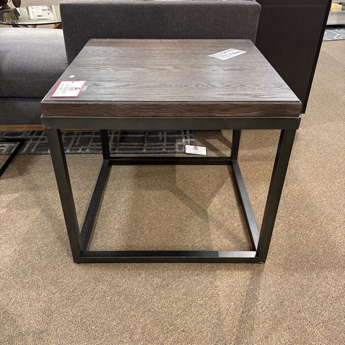 Sq Woop Top Metal Base End Table (BAH)
