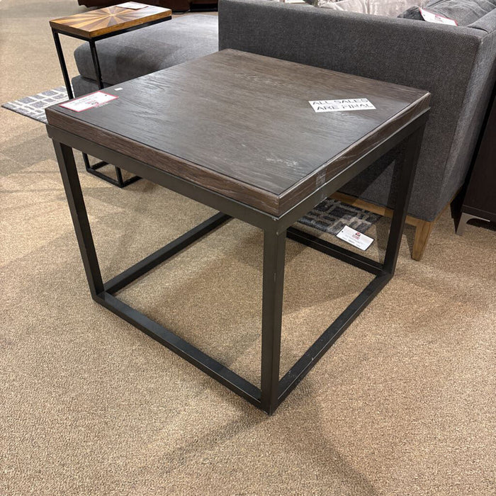 Sq Woop Top Metal Base End Table (BAH)