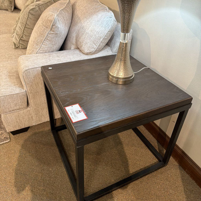 Sq Woop Top Metal Base End Table (BAH)