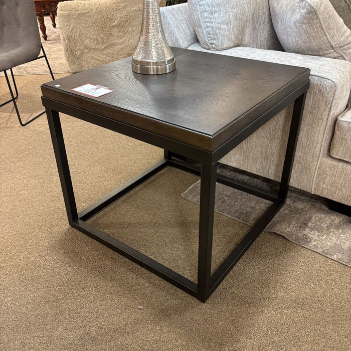 Sq Woop Top Metal Base End Table (BAH)