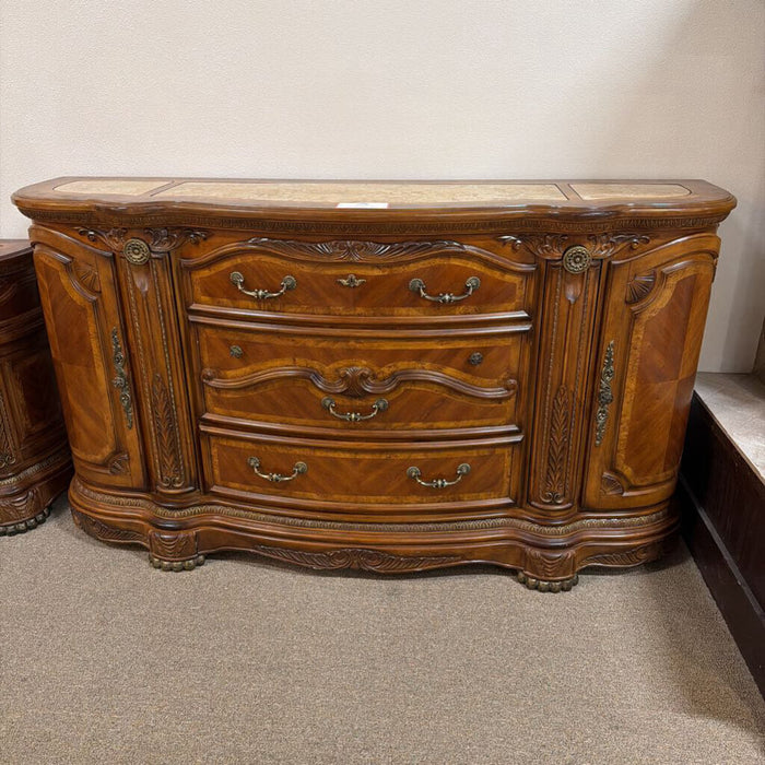 Michael Amini Dresser (BLMH)