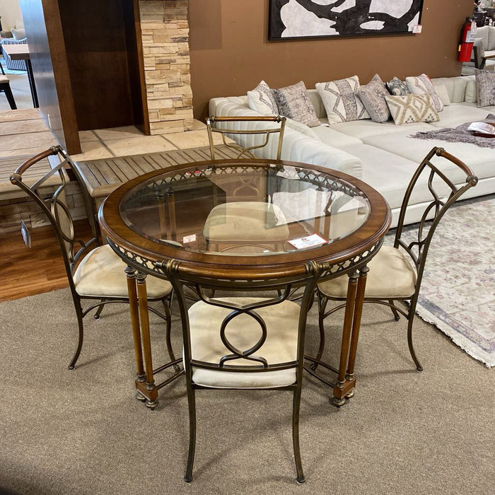 Round GT DR Table w/ 4CH's(SAK)