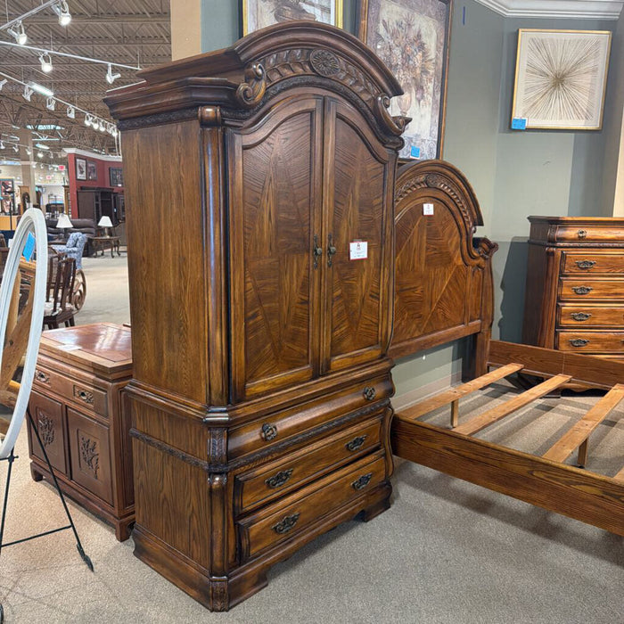 Michael Amini Armoire (AMK)