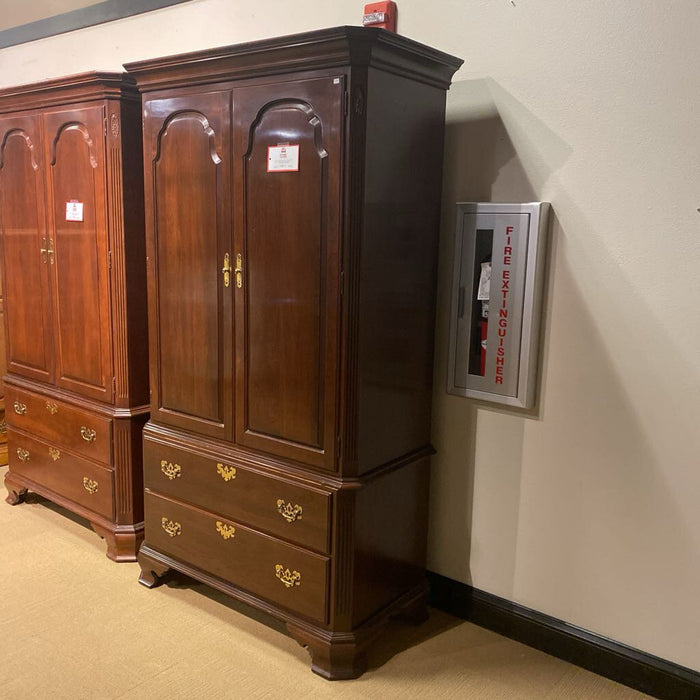 DW Ethan Allen Armoire/Wardrobe(LSH)