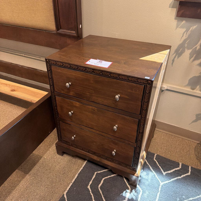 DW 3 Drawer Nightstand (BAI)