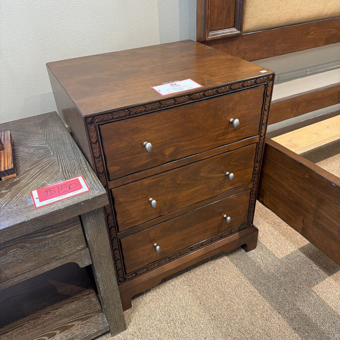DW 3 Drawer Nightstand (BAI)