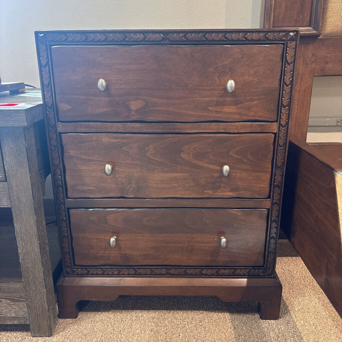 DW 3 Drawer Nightstand (BAI)