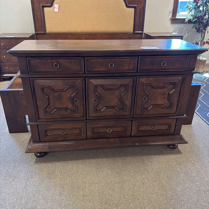 DW 6 Drawer Dresser (MKH)