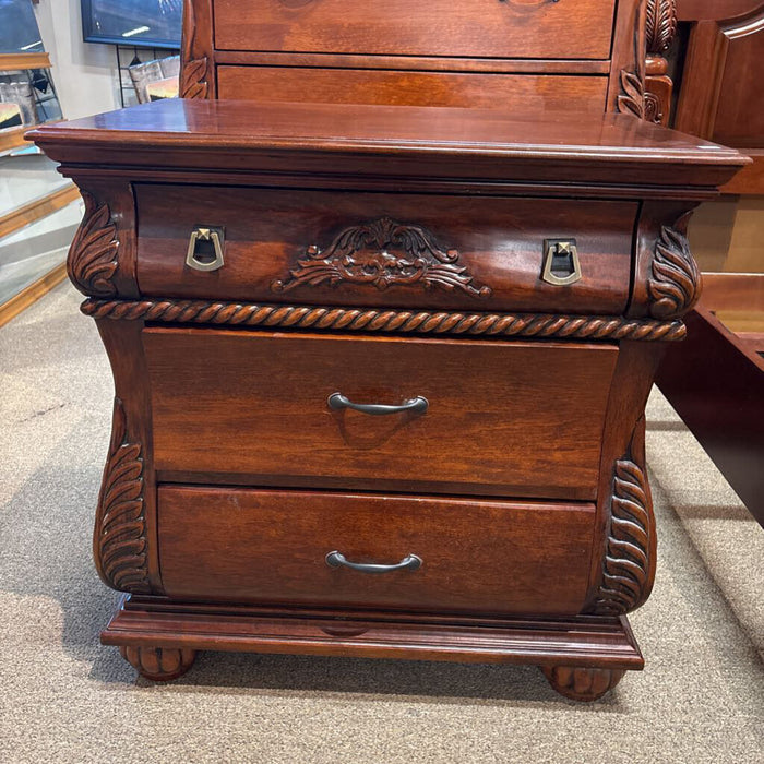 Ornate DW 3-Drawer Nightstand(BAH)