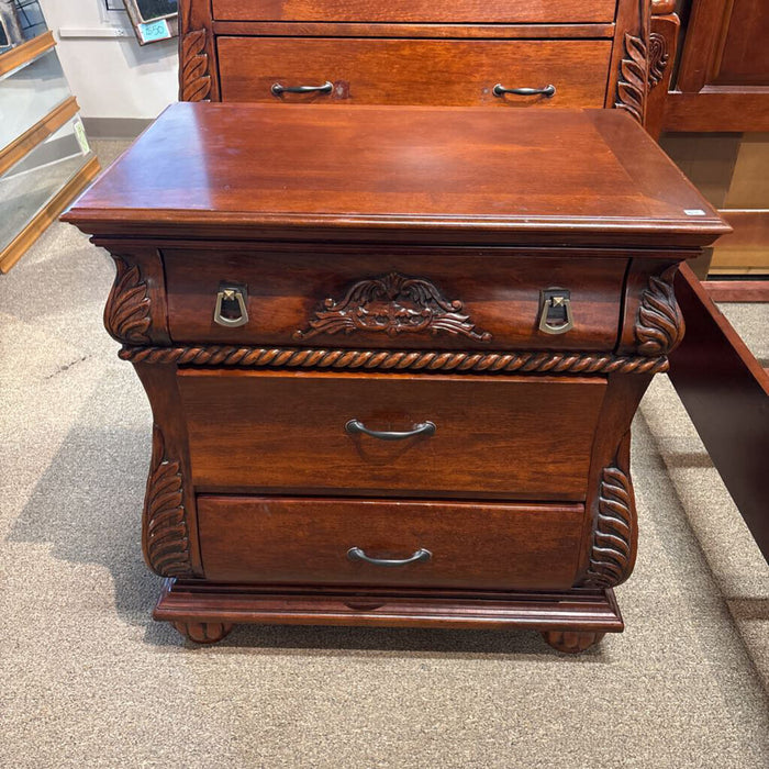 Ornate DW 3-Drawer Nightstand(BAH)