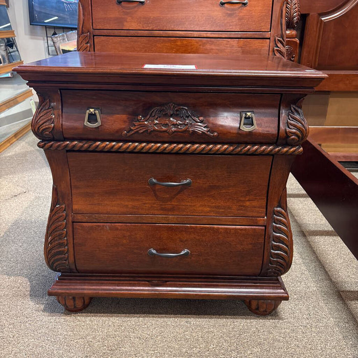Ornate DW 3-Drawer Nightstand(BAH)