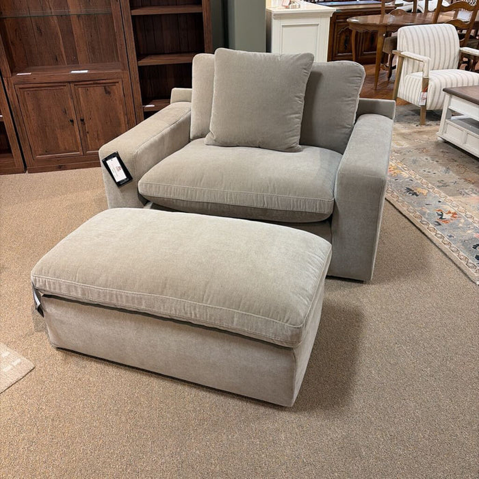 Maxton Heights Chair and a Half (THT)