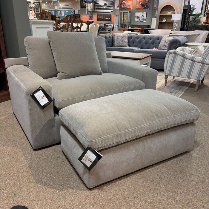 Maxton Heights Chair and a Half (THT)