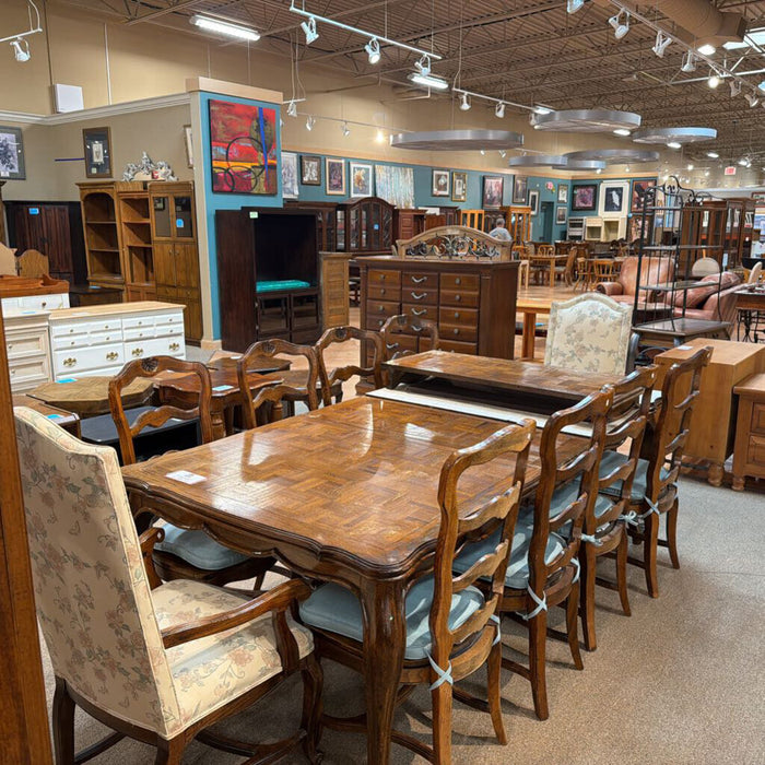 Dining Table + 10Chs + 2Lfs + Pads (LSH)