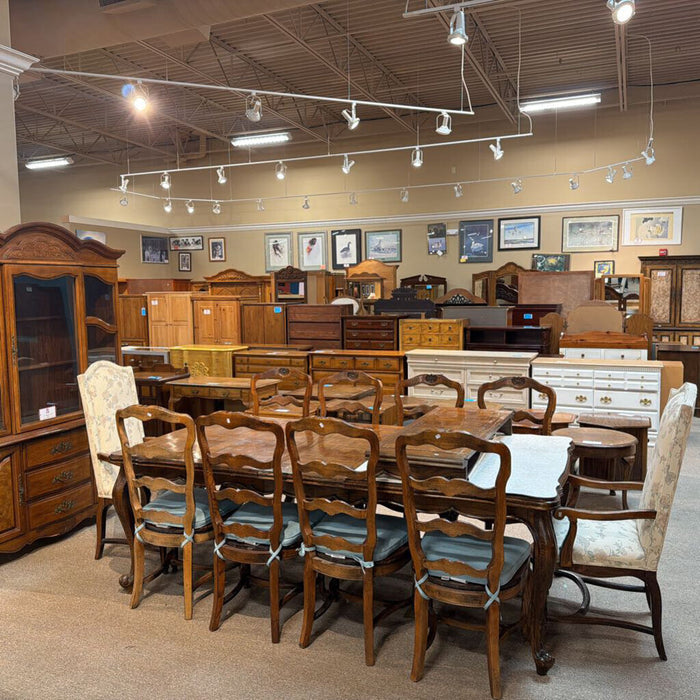 Dining Table + 10Chs + 2Lfs + Pads (LSH)