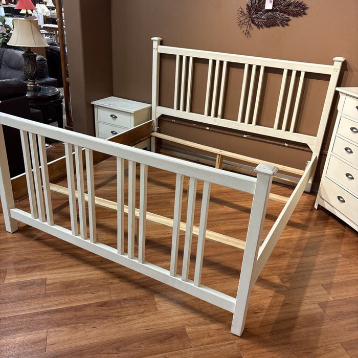 White Rustic Bedframe (LSH)