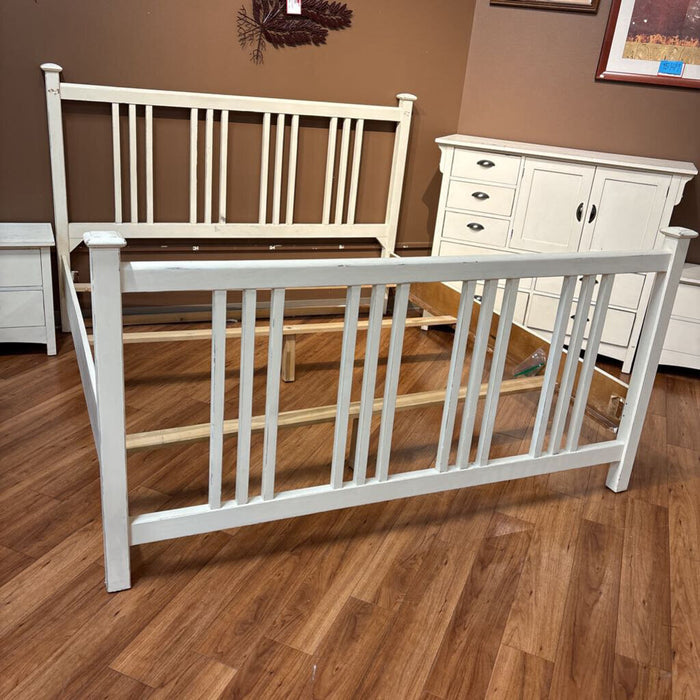 White Rustic Bedframe (LSH)