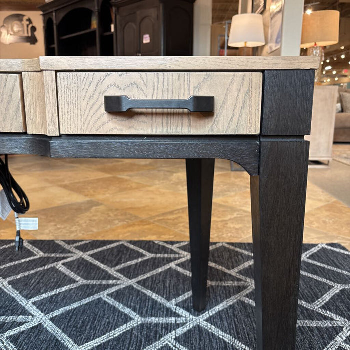 DESK W / CHARGING PORT (SBT)