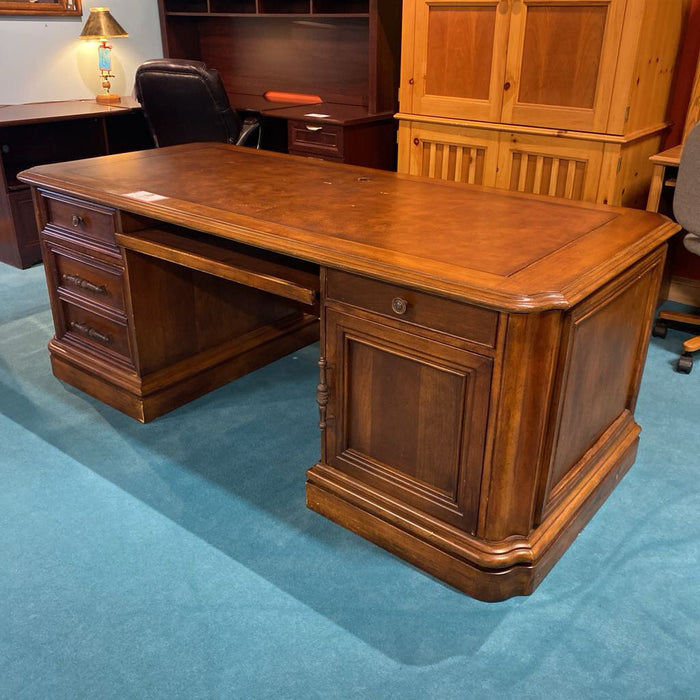 Wood 4-Drawer 1-Door Executive Desk (ALK)