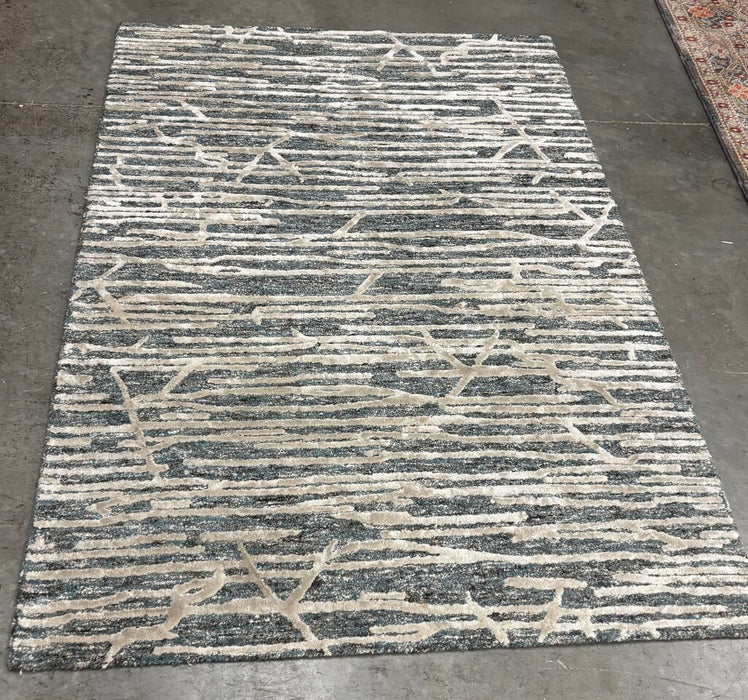 5x8 Blue+White Patterned Rug (SK)