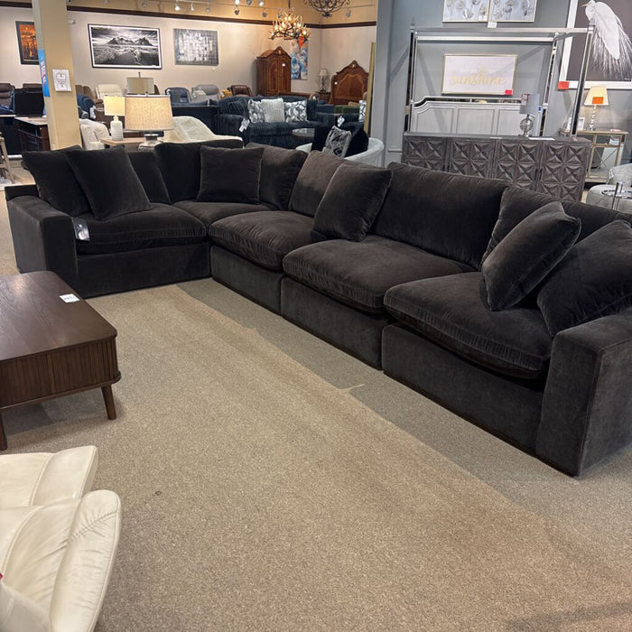 Maxton Heights 4-Piece Sectional (ABLH)