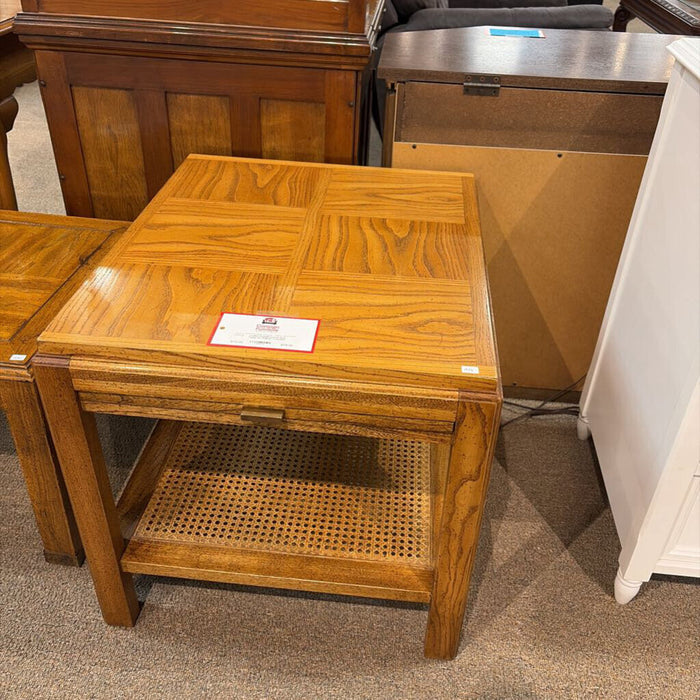 Drexel End Table w/ Pullout Tray(SK)