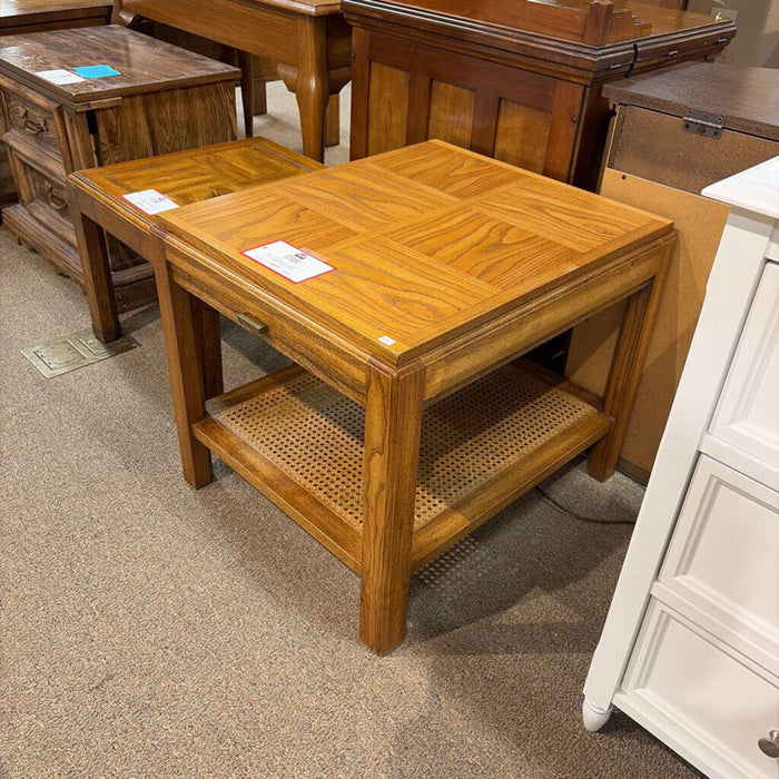 Drexel End Table w/ Pullout Tray(SK)