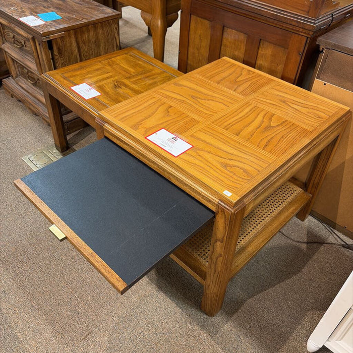 Drexel End Table w/ Pullout Tray(SK)