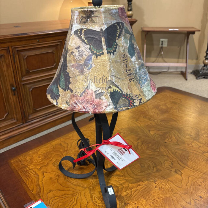 Blk Metal Tbl Lamp w/ Butterfly Shade (BA)