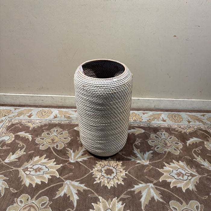 White Wicker Planter (AT)