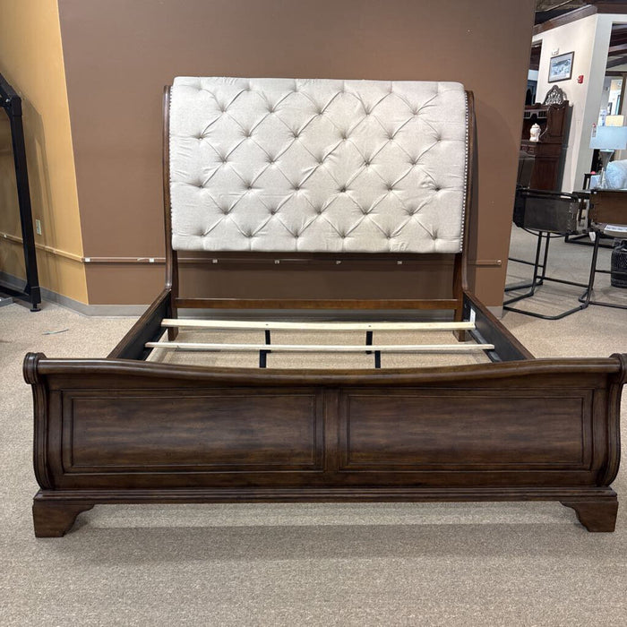 King DW/Tufted Fabric Bedframe(MKH)