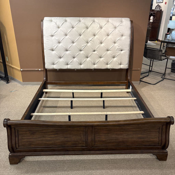 King DW/Tufted Fabric Bedframe(MKH)