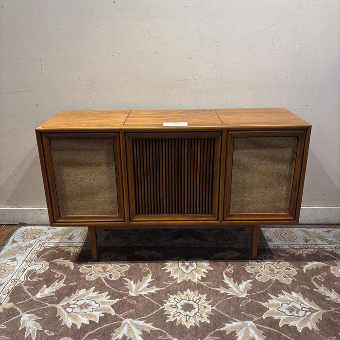 Record player / Stereo (BAH)