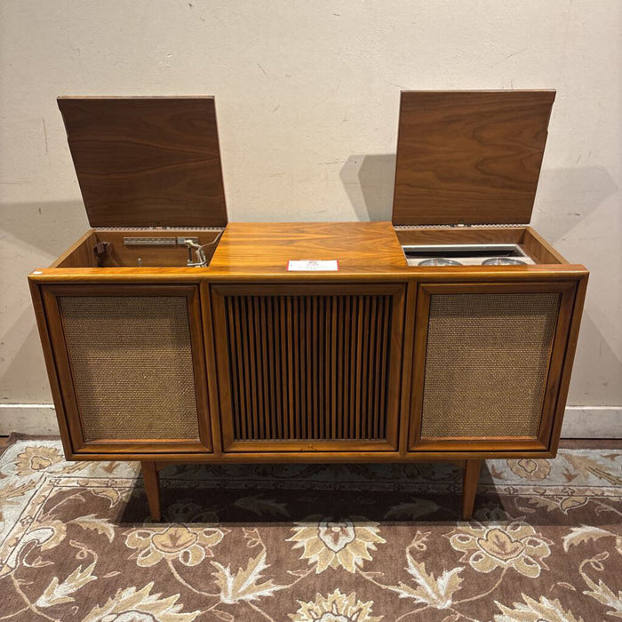 Record player / Stereo (BAH)
