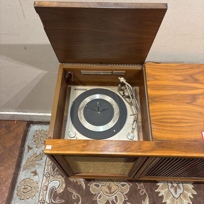 Record player / Stereo (BAH)