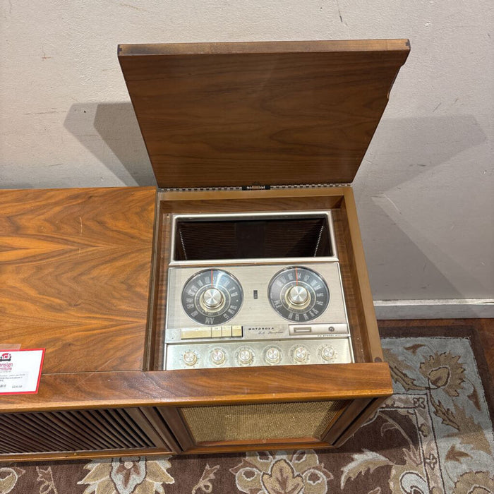 Record player / Stereo (BAH)