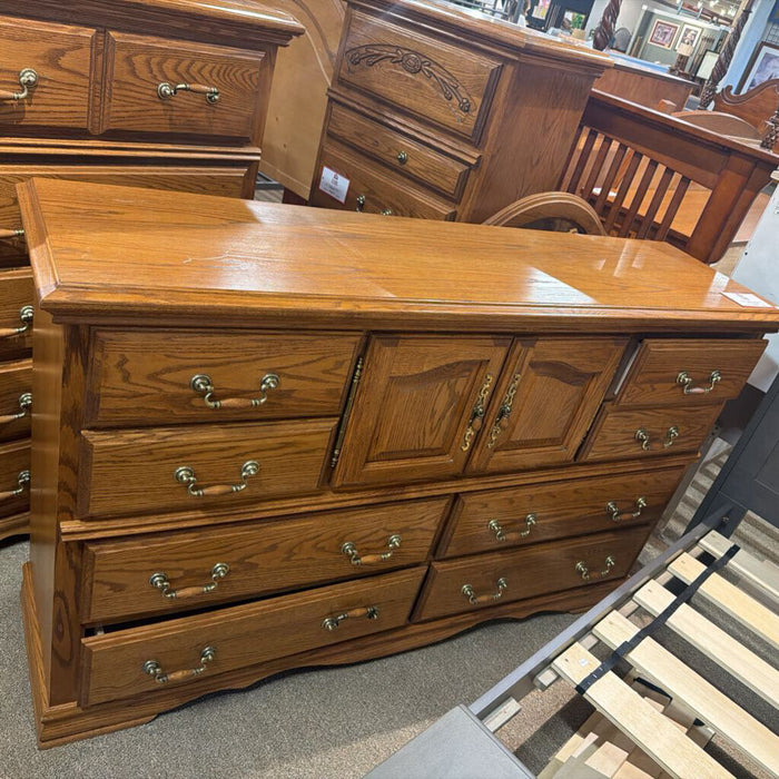 Oak 8-Drawer Dresser w/ Mirror(ATH)