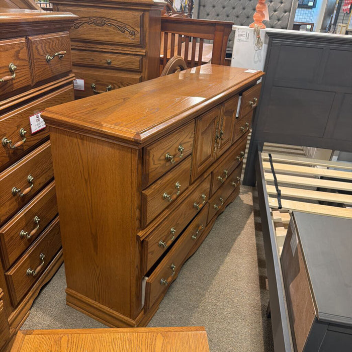 Oak 8-Drawer Dresser w/ Mirror(ATH)