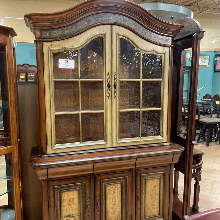 Two-Tone China Hutch(CTH)
